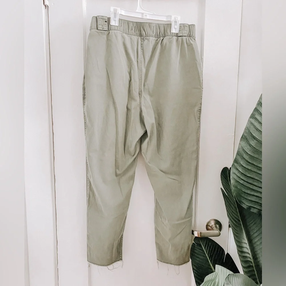 Hollister // Ultra high rise mom utility pants - Picture 3 of 3